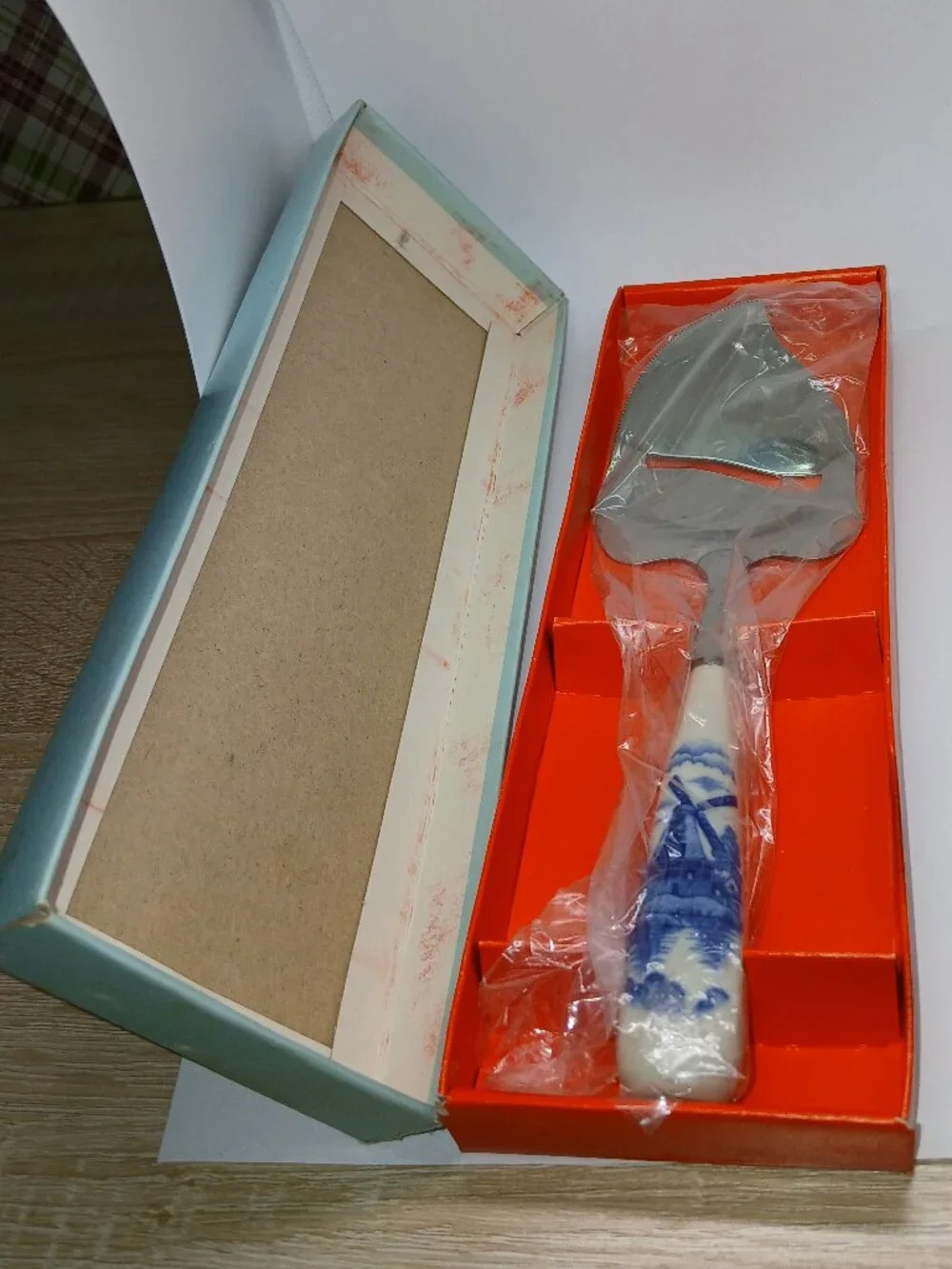 ANTIQUE STAINLESS STEEL CERAMIC HANDLE DELFT DUTCH WINDMILL CHEESE SLICER